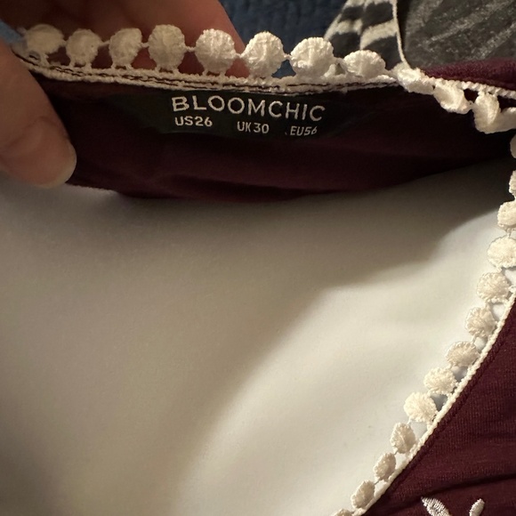 Burgundy swing top with beautiful neck design- summer top size 26 - Picture 5 of 5